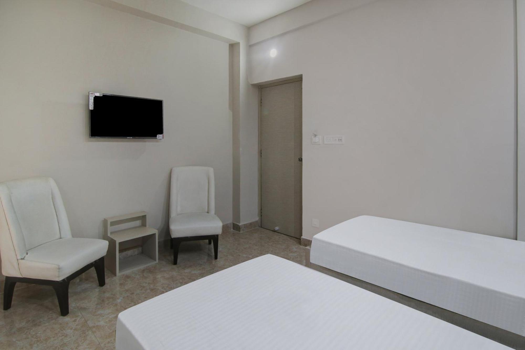 Super Oyo Hotel Regency Near Acropolis Mall Calcutá Exterior foto